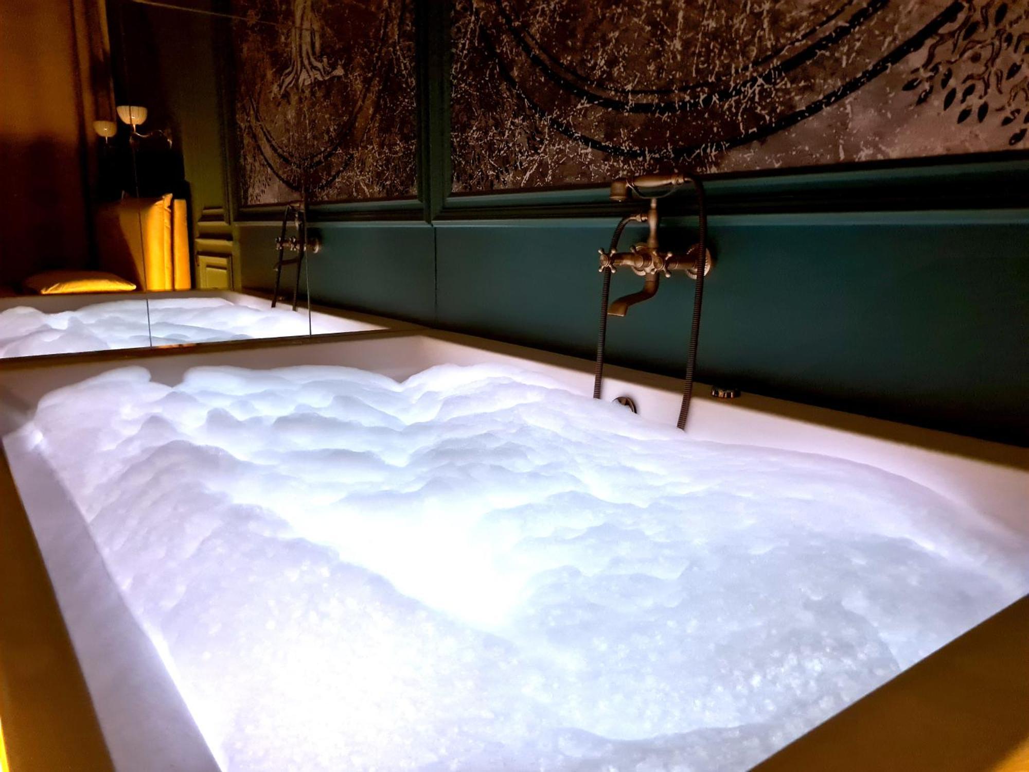 Art Jacuzzi Koletek Apartment Krakow Exterior photo